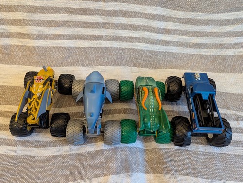 4x Bundle Hot Wheels Monster Jam 1:24 Truck Megalodon Dragon Big Foot Bakugan - Picture 8 of 8