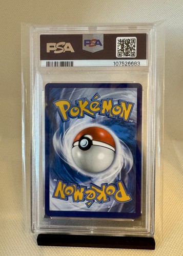 Umbreon Star 17/17 Celebrations: Classic Collection Holo - PSA 9 - Picture 2 of 2