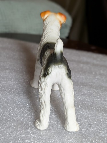 Gorgeous Vintage Airedale Terrior Dog Figurine Porcelain Bisque 5" Long 4" Tall - Picture 4 of 9