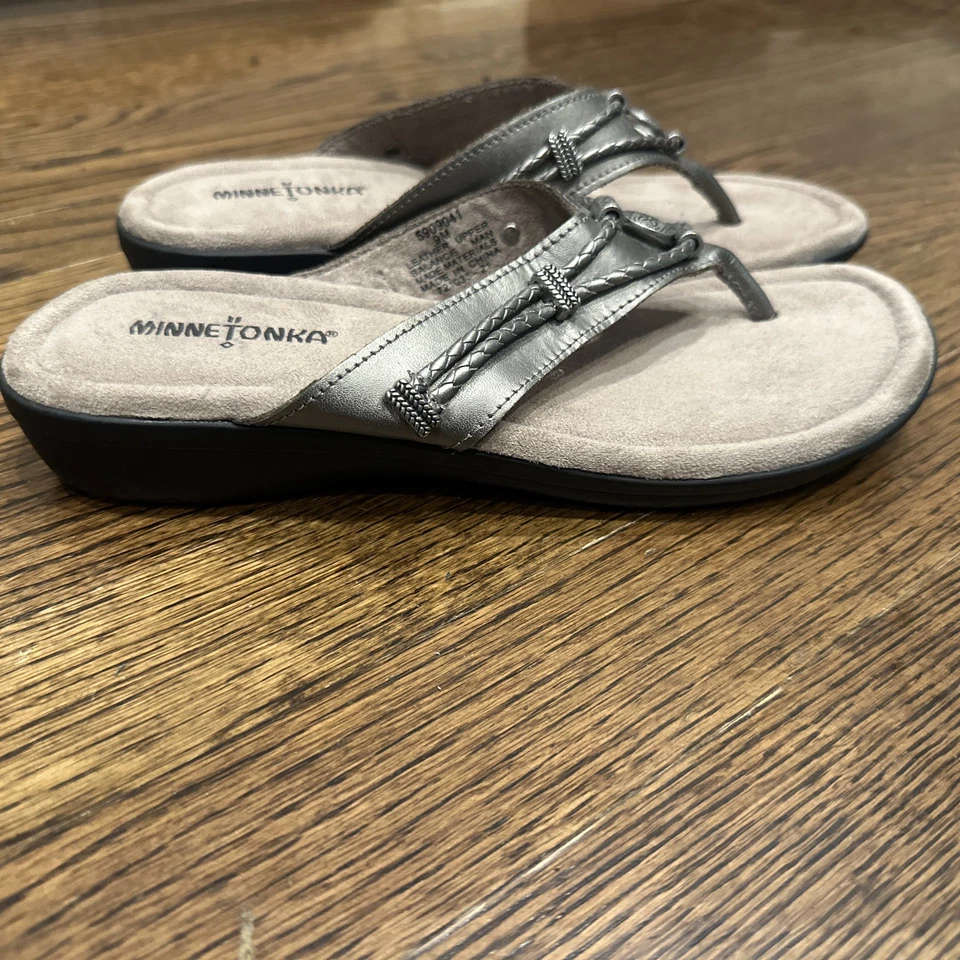Sandalias Minnetonka de cuero Silverthorne doradas lavadas para mujer talla 9 Foto 2 de 4