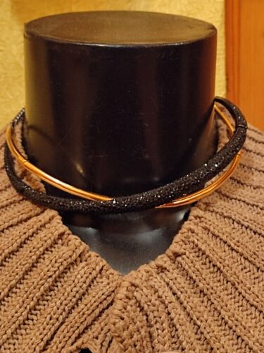 SWAROVSKI  originale collier Rigido Black And Gold Cross  Cuff Swan - Foto 1 di 20
