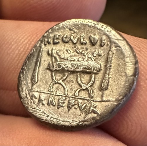 Livineius Regulus 42BC Plata Denario Currula Entre 2 Fasces 17mm 3.7g - Imagen 2 de 4
