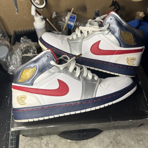 Size 9 - Jordan 1 Retro Olympic 2008 - Picture 8 of 13