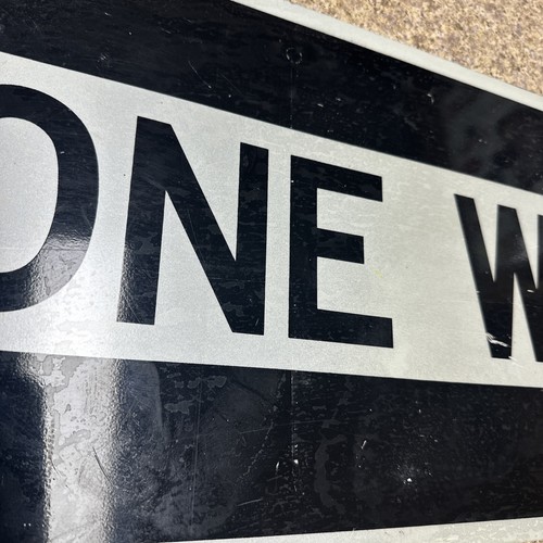 Authentic ONE WAY Left Street Sign Retired 36”x12” Aluminum Never Mounted - Picture 4 of 4