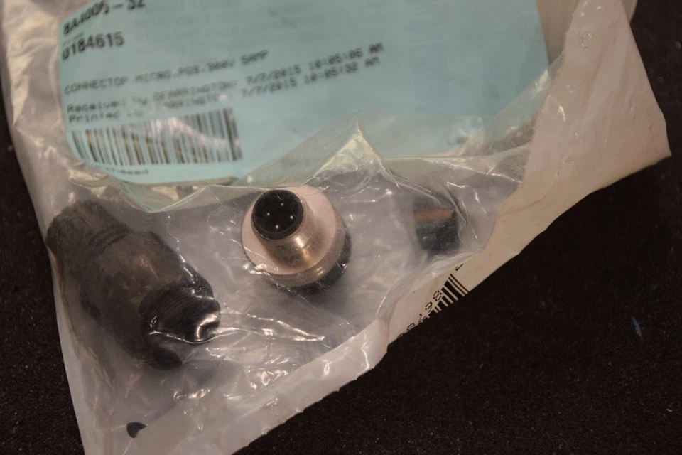 BRAD CONECTIVIDAD / WOODHEAD 8A4006-32 8A400632 300V 5A RECTO MACHO CONN. NUEVO Foto 4 de 4