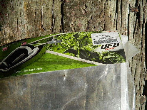 UFO Plastics Front Number Plate White Replacement 12-561-29 - Picture 2 of 4