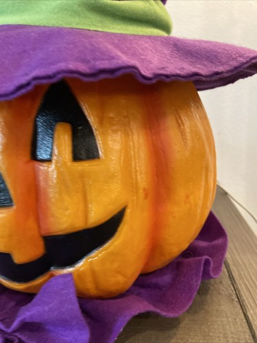 Halloween Kürbis Blasform beleuchtete Dekoration mit lila Hexenhut - Bild 4 von 10