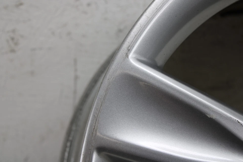 Jaguar XE 2017 18" X 7,5" llanta OEM JG156 Foto 4 de 4