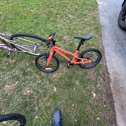 specialized bikes used 24 inch Hotrock ….Jett 16…. Balance and Crossroad sport - Picture 3 of 5