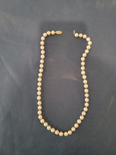 18" vintage pearl necklace with gold clasp - NEEDS REPAIR, READ! - Picture 1 of 4