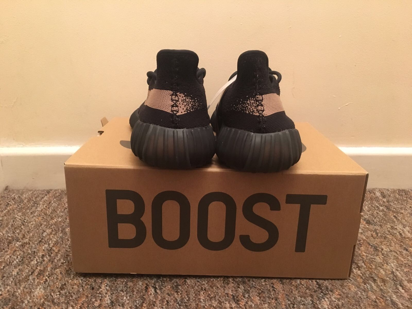 adidas Core Yeezy Boost 350 V2 Core adidas noir vert UK10.5/US11 a50922 adidas Core Yeezy Boost 350 V2 Core adidas noir vert UK10.5/US11 a50922