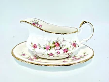 Paragon Victoriana Rose Gravy Boat with Underplate 1st Quality Exc Cond