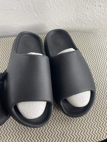 Adidas Yeezy Slides Black Onyx Men's US Size 9 New (NO BOX) - Picture 3 of 3