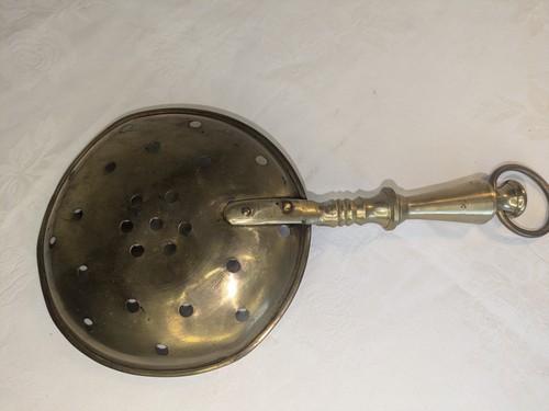 Large Vintage Brass Wall Hanging Skimmer, 28cm long x 13cm wide - Picture 5 of 6