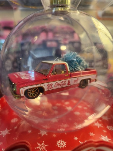 CHASE 1 of 600 M2 1:64 1973 RED CHEVY FLEETLINE W/TREE "Coca-Cola Ornament" - Picture 4 of 4