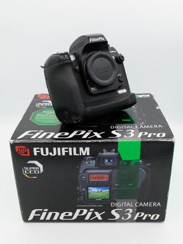 Fujifilm FinePix S3 Pro Super CCD DSLR-Kamera - Neuwertig mit Box & Zubehör!