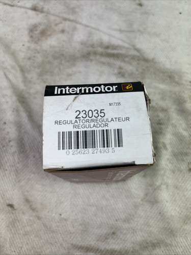Fuel Injection Pressure Regulator BWD 23035 - Picture 1 of 6