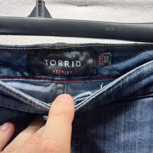 Jeans Torrid Trashed Distressed Boyfriend Donna 22W Xtra Corto Carino Sexy 2468 - Foto 2 di 10