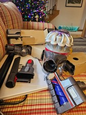 New Dyson V8 Extra De-tangle Cordless Vacuum with 3 Tools