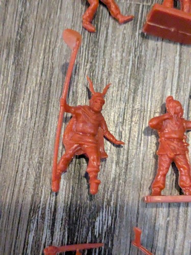 Vintage 1/72 Red Toy Soldiers 27 Men 4 Horses 2 Carts - Picture 14 of 22