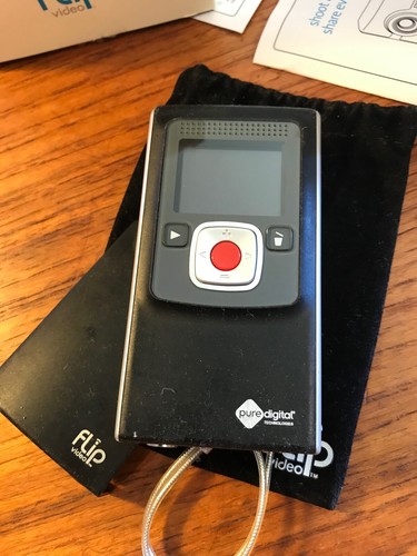 Flip Video 2gb Ultra Series Black - Picture 3 of 7