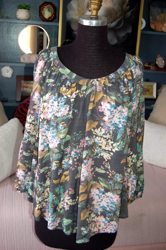 LAUREN CONRAD Woman's Size XL Floral Long Sleeve Blouse Shirt