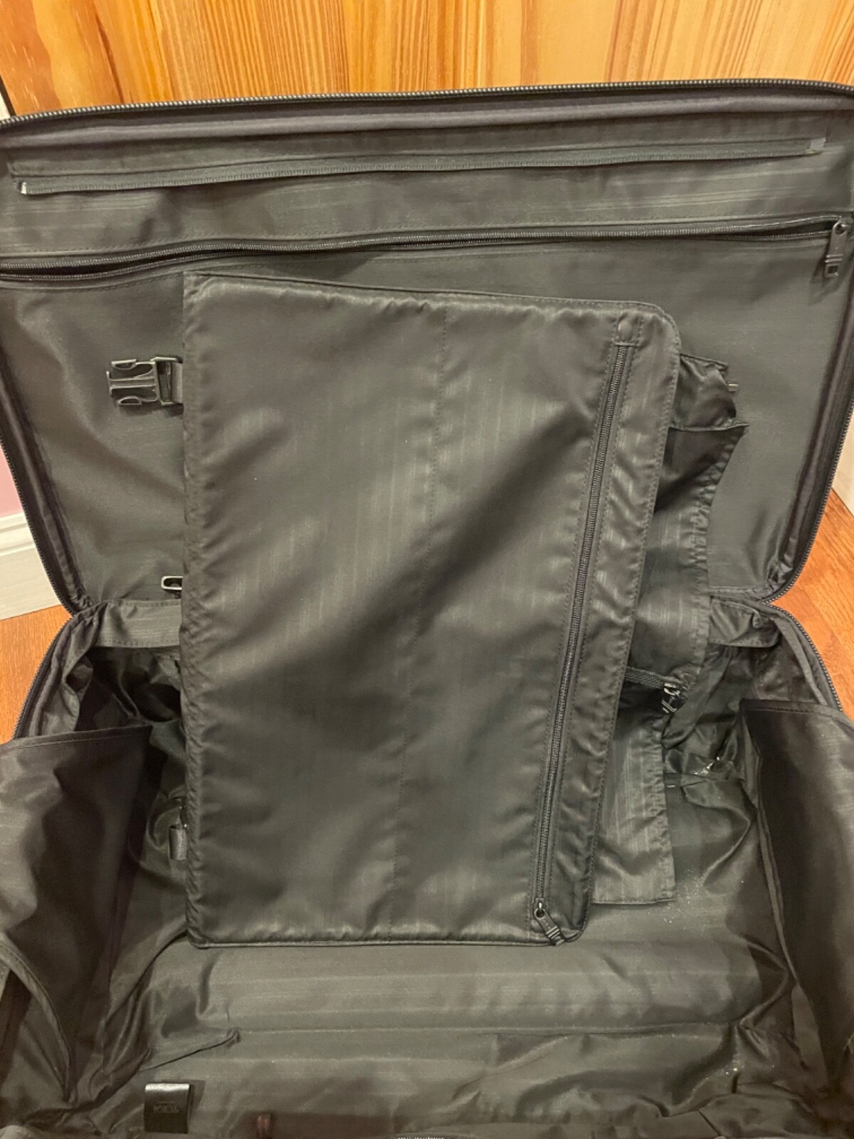 Tumi Continental Expandable Alpha 2 22" Carry On 2 Wheeled Luggage