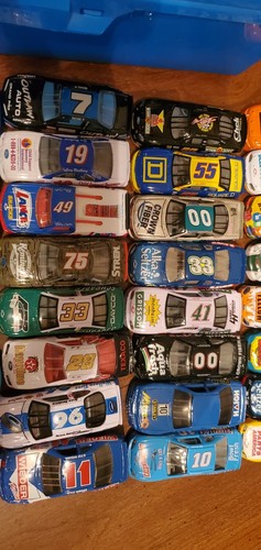 Estuche de transporte de 48 autos Hot Wheels de colección con autos y camiones de carreras diecast NASCAR - Imagen 6 de 9