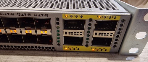 Cisco Nexus N6K-C6001-64P 48x 10G SFP + 4x 40G QSFP + porty przełącznik sieciowy 2 x zasilacz - Zdjęcie 4 z 8