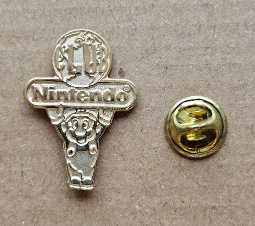 Super Mario Pin Club Nintendo Game Badge Gold Version Old RARE - Picture 1 of 3