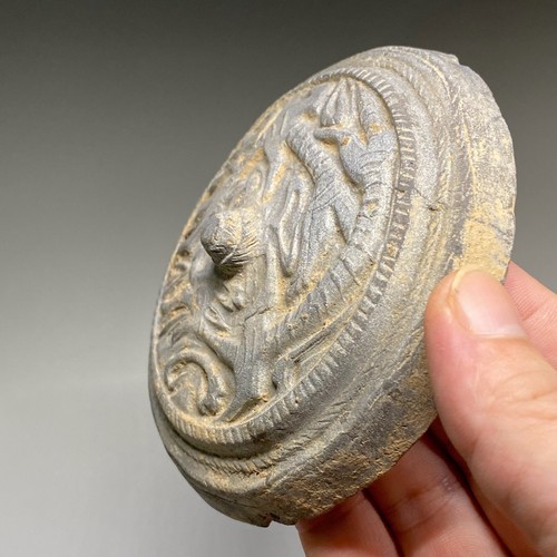 A26 Antiker Keramik Deckel aus Glas mit Mustern. Han Dynastie 汉代双龙陶仓盖 10,5 cm - Bild 7 von 7