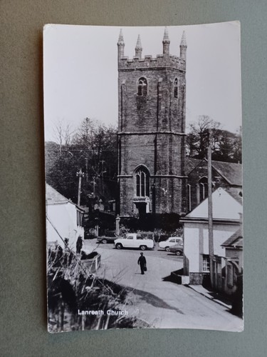 1960er RP PC LANREATH DORF & KIRCHE, CORNWALL - AUTOS, KIRCHE, HÜTTEN