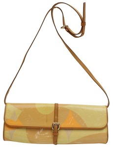Louis-Vuitton-Monogram-Vernis-Pochette-Fleur-868598