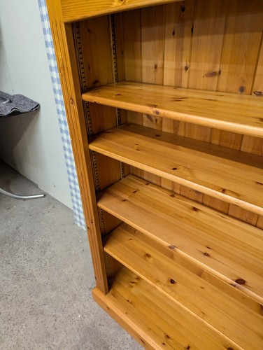 Solid Pine Low Bookcase w/ 4 Adjustable Shelves – Excellent Condition - Picture 15 of 24
