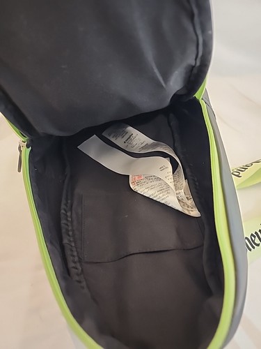 Préparez-vous à explorer Walt Disney World avec style avec ce noir et vert fluo - Photo 3/5