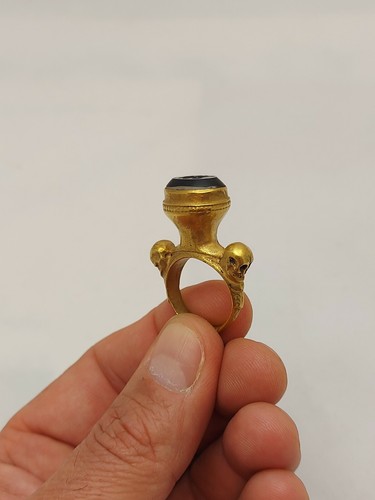 Anillo antiguo vintage Memento Mori calavera incrustada chapado en oro - Imagen 1 de 12
