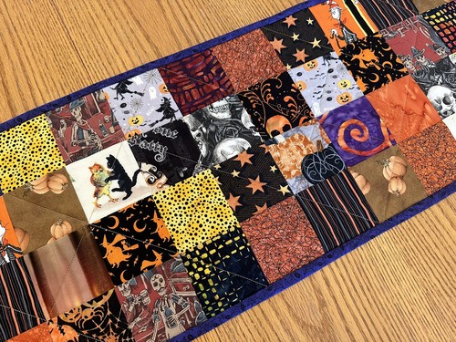 Halloween Table Runner, 41 inch, Home Decor, Quilted, Mat Topper Pumpkins Cats - Picture 3 of 9