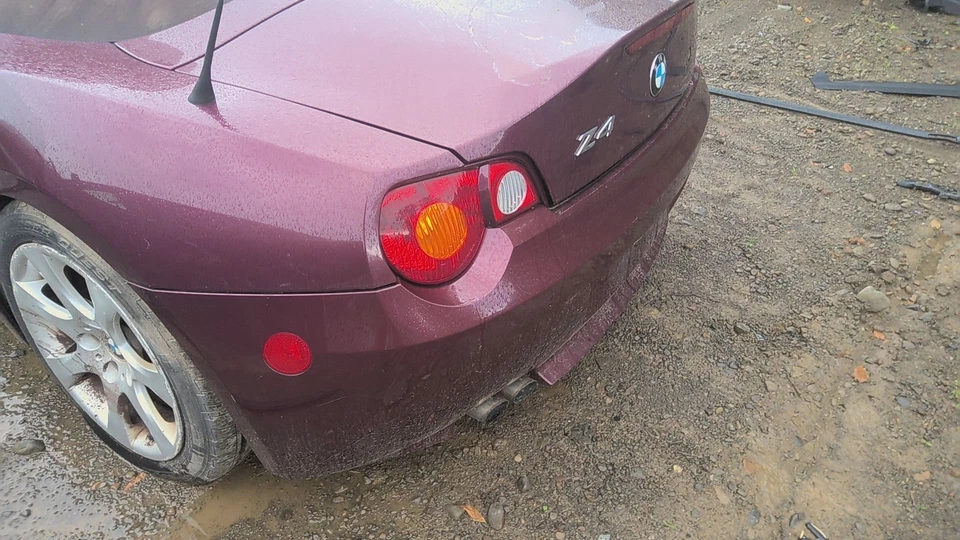 04 BMW Z4 Rear Bumper Merlot Red Metallicl0a02 Rebar Sold Sep - Image 3 of 3