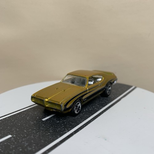 2009 Hot Wheels Dream Garage ’69 Pontiac GTO Gold/Black w/Chrome 5sp 1:64 - Picture 7 of 12