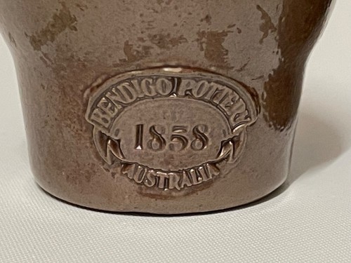 Vintage Bendigo Pottery Salt & Pepper Shakers Set - Australian Made - Picture 5 of 9