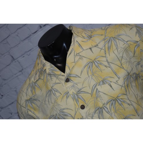 Tommy Bahama Hawaiian SILK Shirt Mens Size Medium Coconut Buttons Loop Collar - Picture 6 of 6