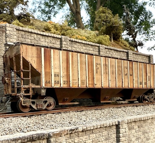 Intermountain HO Covered Hopper Frisco/Burlington Northern Patch BN Weathered - Picture 3 of 11