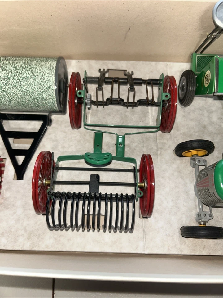 Kovap 0415 Agro Tractor with Tin Accessories 1/25 Green - Image 4 of 4