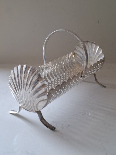 Silverplated Seashell Biscuit Cracker Basket Serving Caddy Footed Vintage - Picture 1 of 9