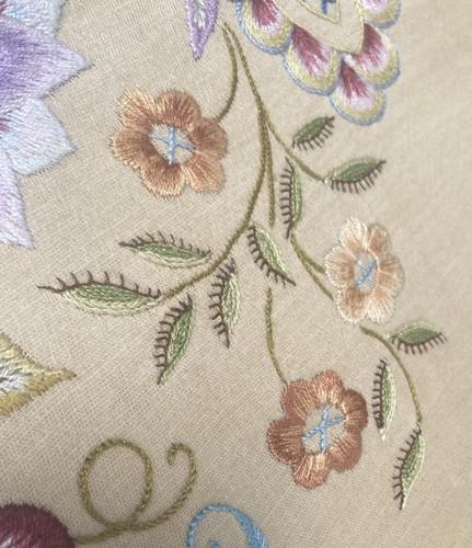 "Casa de campo estilo crewel vintage bordado floral enmarcado aprox: 18,5 x 16""" - Imagen 10 de 17