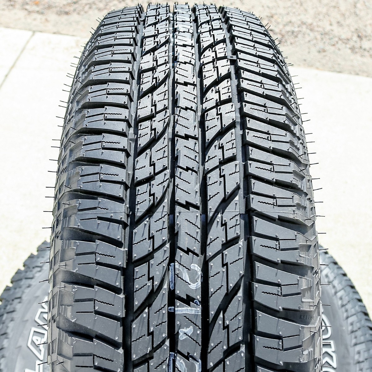 GEOLANDAR A/T G015 タイヤ 225/70R16 5本 Amazon.com: Yokohama Geolandar AT G015 225/70R16 103H Light
