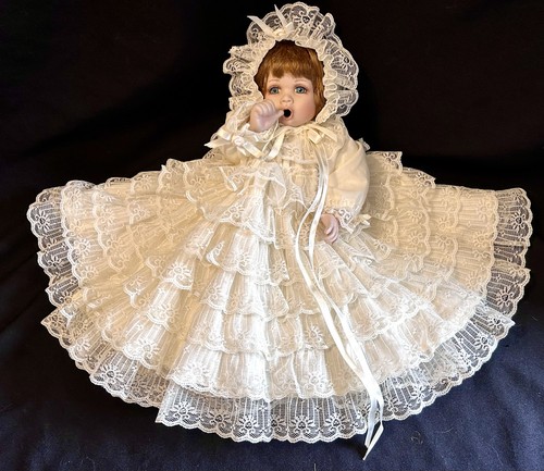VTG 1990 Porcelain Baby Thumb Sucker 12” Christening Gown Elaine Campbell 75/250 - Bild 16 von 19