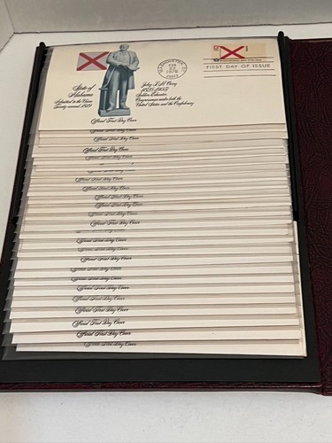 THE FLAGS OF THE FIFTY STATES, FIRST DAY COVER, 50 STAMP SET FROM 1976 With Book - Picture 6 of 11