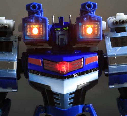 TA27 Ultra Magnus Light and Sound  | Japanese Transformers Animated - Picture 5 of 6
