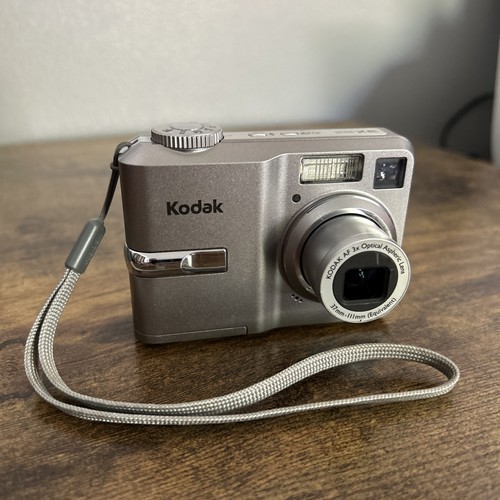 Kodak EasyShare C743 Silver 7.1MP 3X Optical Zoom Digital Camera Tested - READ - Picture 2 of 12